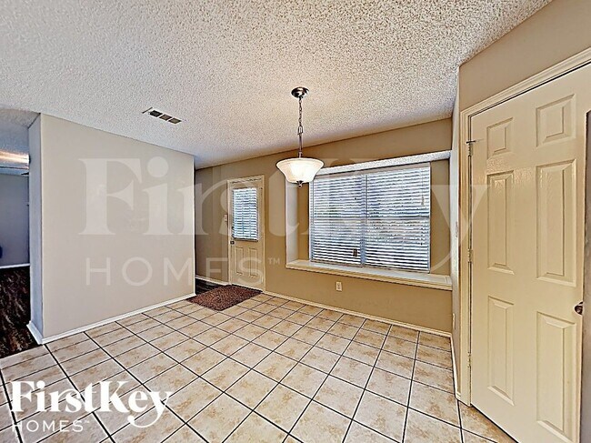 5726 Chelmsford Trail, Arlington, TX 76018 - photo 5