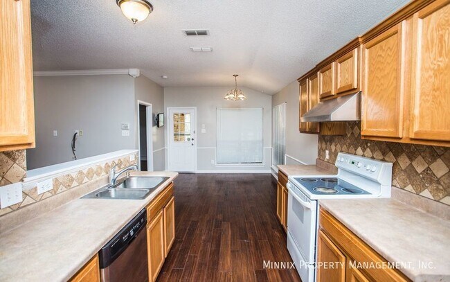 156 Frankford Ct, Lubbock, TX 79416 - photo 5