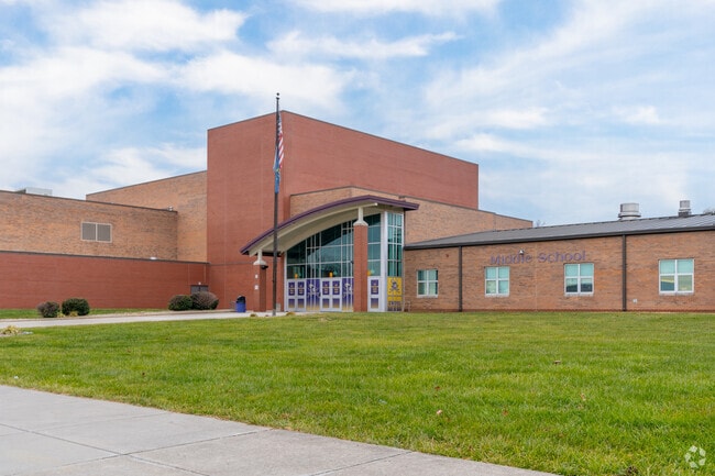 East Washington Middle School  has 433 students in grades 5-8.
