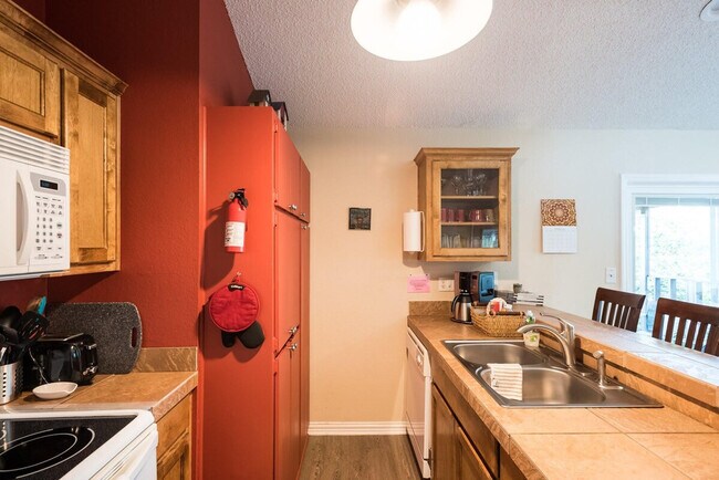 1200 Hollow Creek Dr unit ID1054229P, Austin, TX 78704 - photo 5