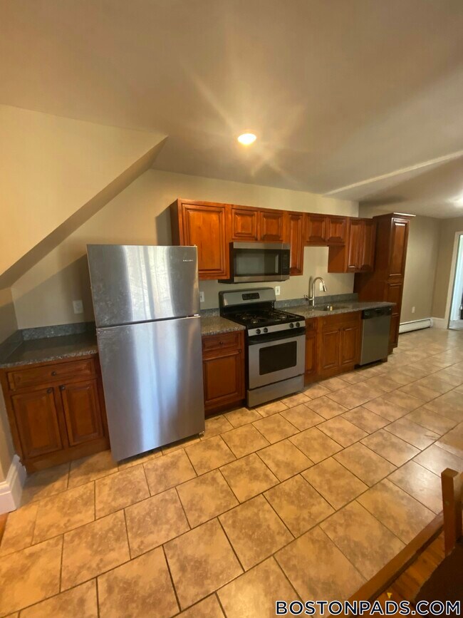 91 Glen St unit 2, Somerville, MA 02145 - photo 3