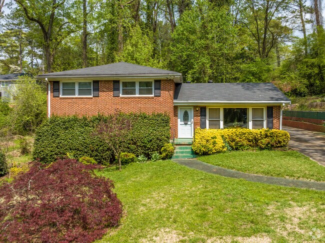 Midcentury modern homes are available in Belvedere Park.