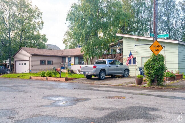 Ranch-style homes with traditional and mid-century silhouettes dominate North Star.