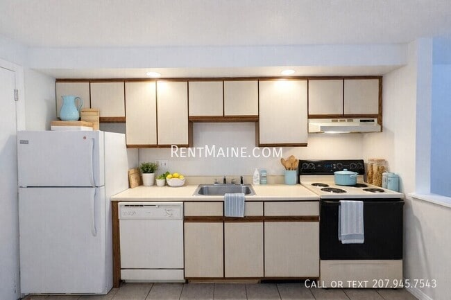 20 Tall Pines Dr unit 10, Lewiston, ME 04240 - photo 4