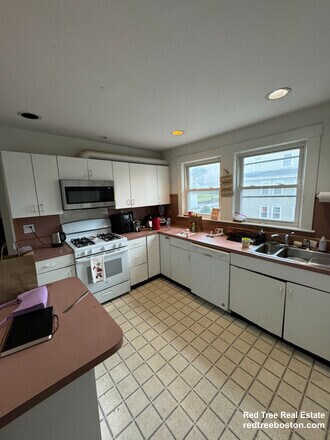 14 Lake St, Brighton, MA 02135 - photo 3