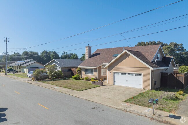 Fort Bragg has many different types and sizes of ranch style homes.