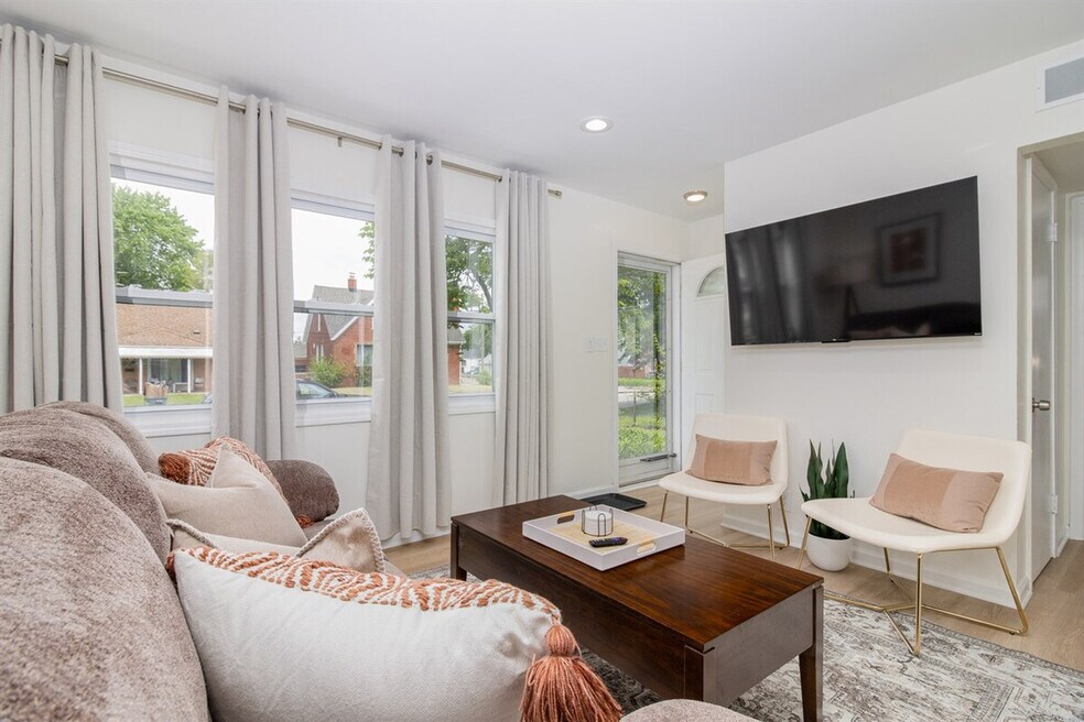 1326 E Evelyn Ave unit ID1032332P, Hazel Park, MI 48030 - photo 1