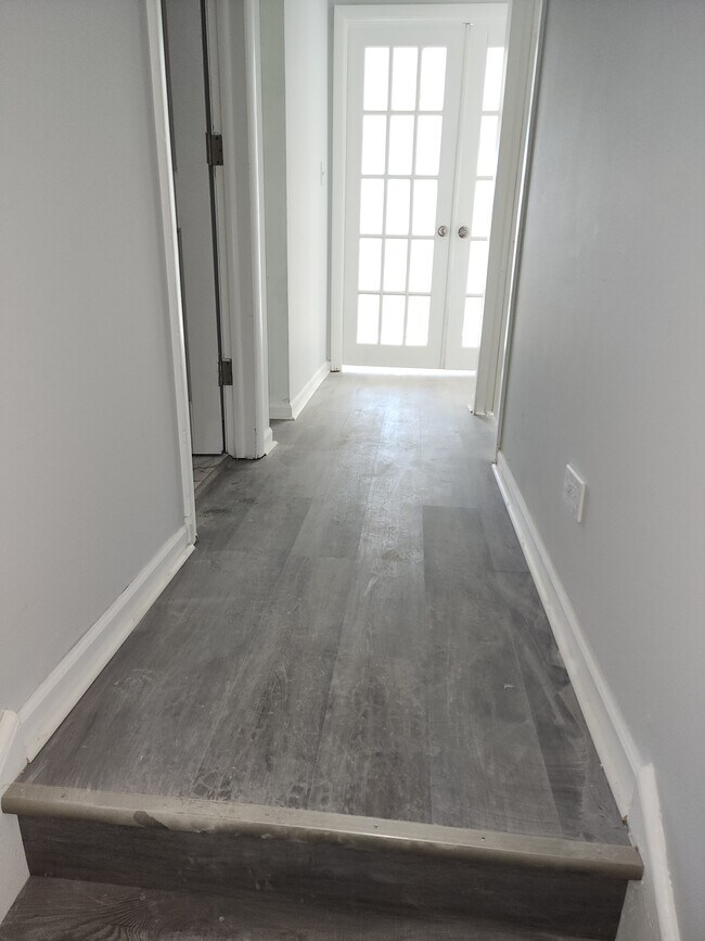 1342 Kingsbury Dr unit 1342 kingsbury dr. U, Hanover Park, IL 60133 - photo 4