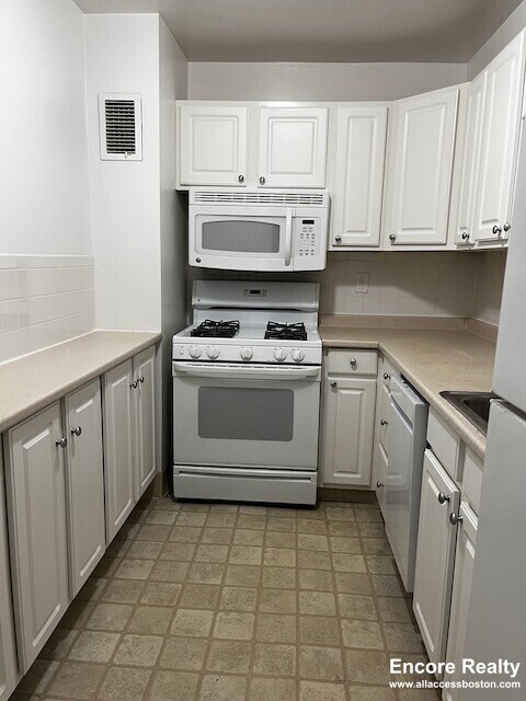 205 Walden St Unit B, Cambridge, MA 02140