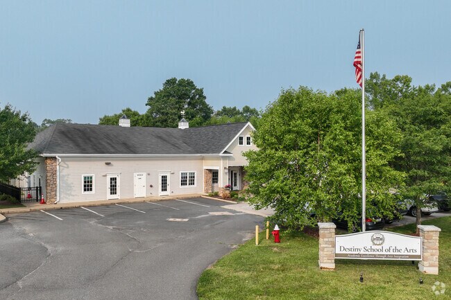 Destiny School of the Arts serves students of Loudoun County.