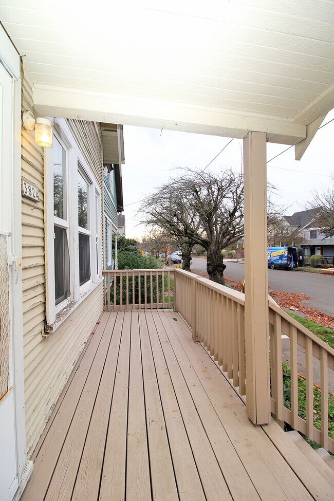3824 N Kerby Ave, Portland, OR 97227 - photo 2