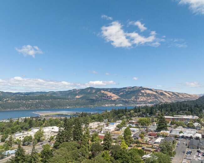 Columbia River is close to Parkdale if you want to swim in the summer months.
