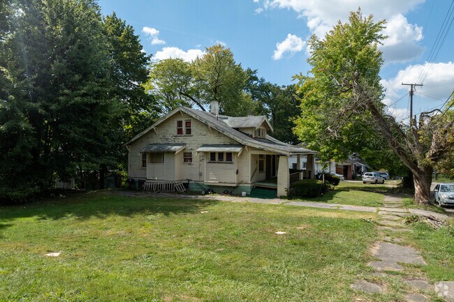 Many homes in the Warren neighborhood are in need of repair.