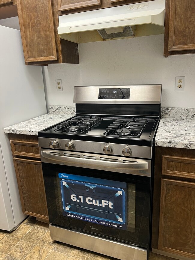 1931 Nuevo St, Hemet, CA 92545 - photo 7