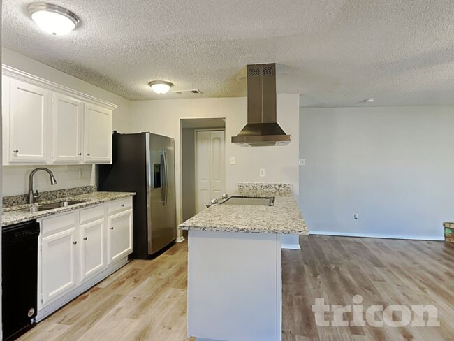 7437 Sandhurst Ln E, North Richland Hills, TX 76182 - photo 4