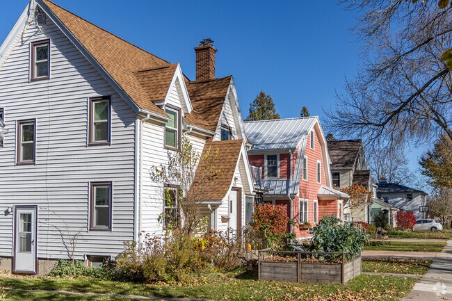 Colorful midcentury homes line the streets of Sunset Hills.