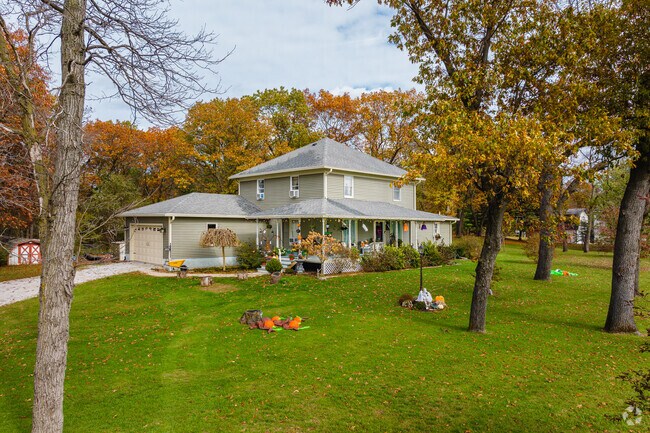 Some homes in Union-Jasper have expansive yards and wrap around porches.