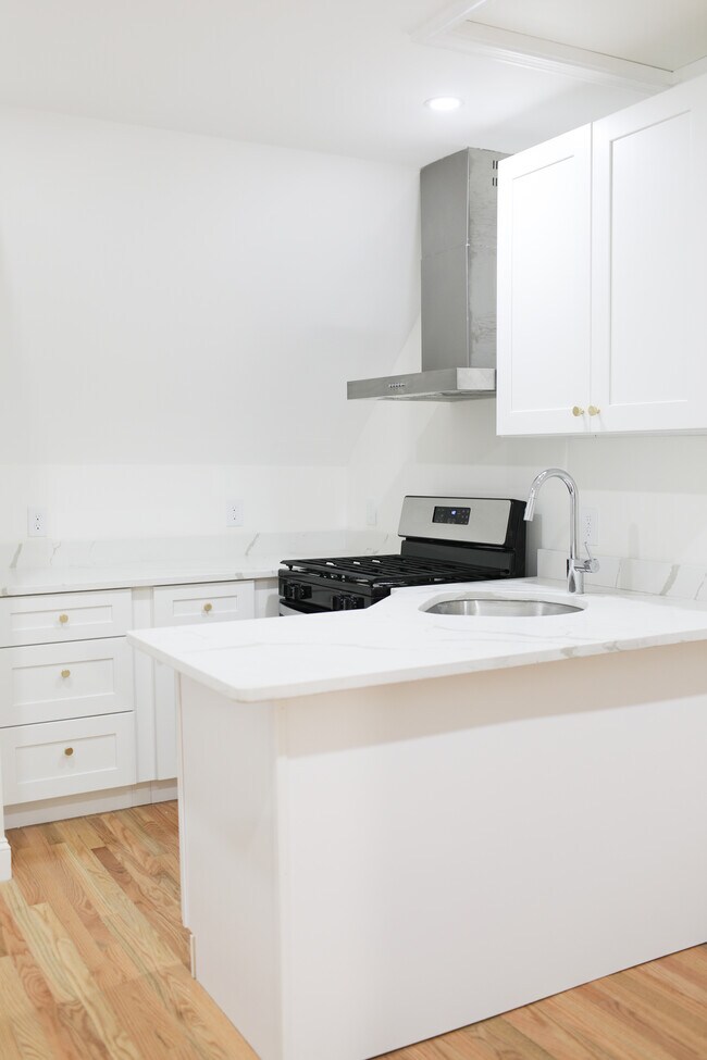 170 Salem St Unit 3, Lawrence, MA 01843