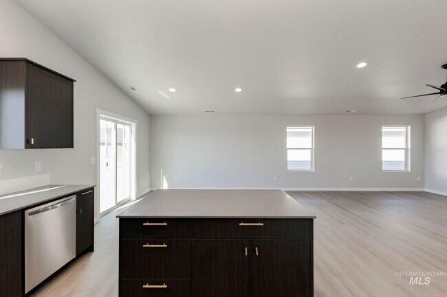 3770 E Syracuse St, Nampa, ID 83686 - photo 5