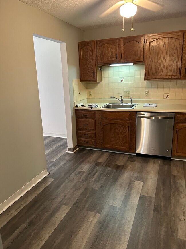 379 Huse Rd unit 31, Manchester, NH 03103 - photo 4