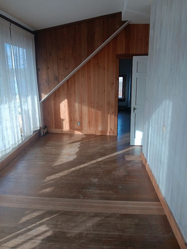 64 Main St unit 2, Vinalhaven, ME 04863 - photo 4