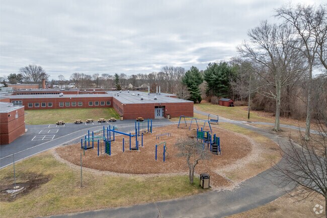 Old Saybrook Middle School, has a student-teacher ratio of 8:1.