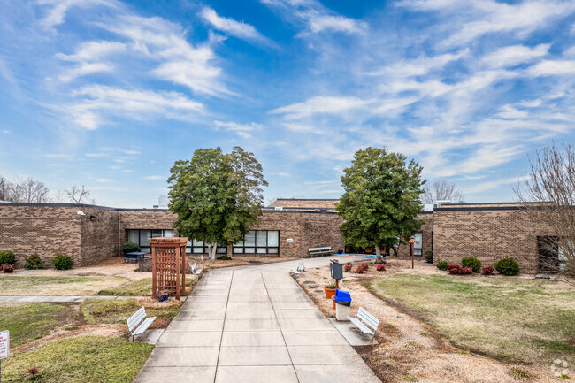 North Davie Middle School is a highly rated public school located in Mocksville, NC.