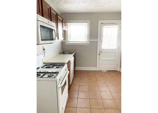 415 Probasco St unit 423-06, Cincinnati, OH 45220 - photo 2
