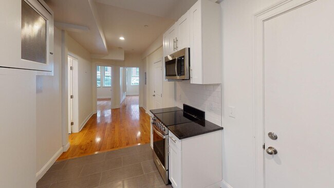 140 Sutherland Rd unit A, Boston, MA 02135 - photo 2