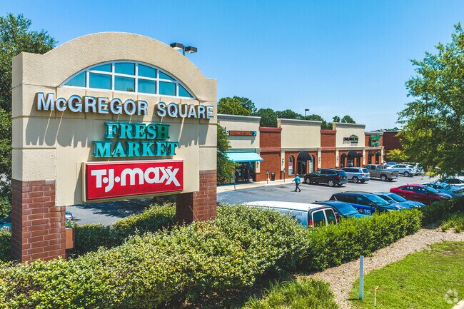 Kimberline residents enjoy the ease of access to City Center shopping and restaurants.