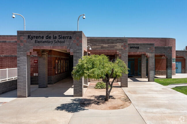 Kyrene de la Sierra School entrance.