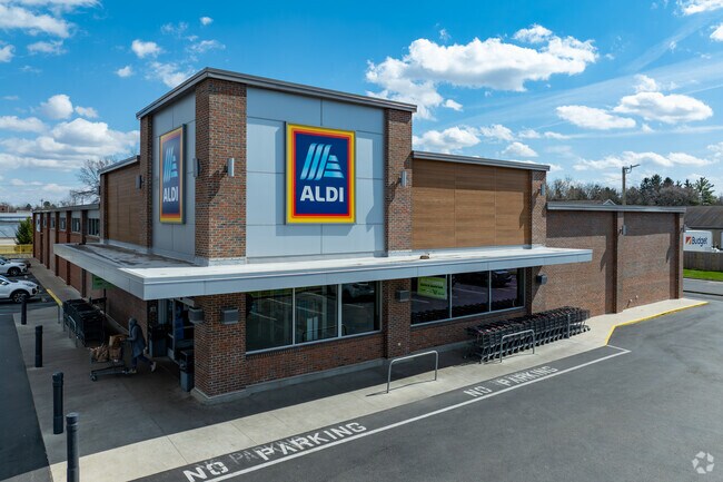 Most grocery stores are within a 2-mile radius of Leawood, including Aldi.