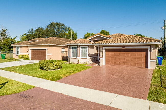 A row of spanish revival homes in Dillard Park.