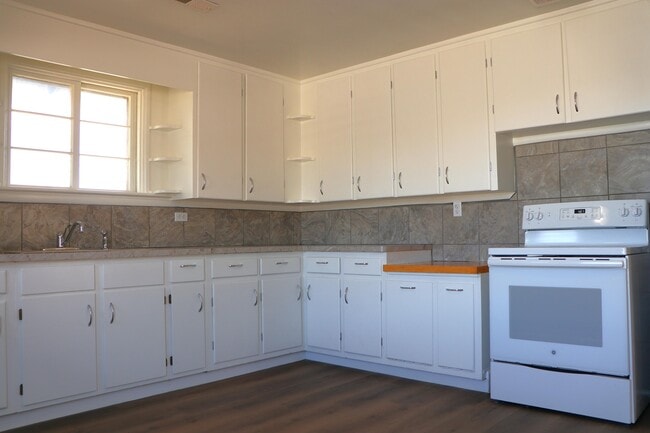 1308 High St, Rawlins, WY 82301 - photo 4