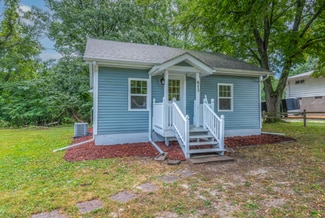 613 5th St, Silvis, IL 61282