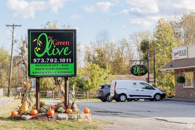 The Green Olive serves Greek cuisine and hosts sports fans in Wantage.