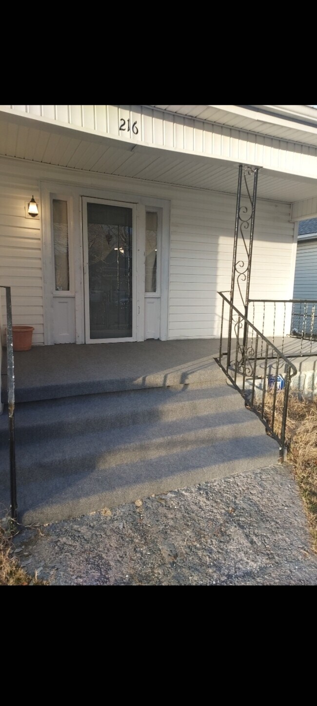 216 Wilson Ave, Johnson City, TN 37604 - photo 2