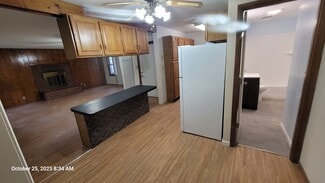 1038 9th St, Charleston, IL 61920