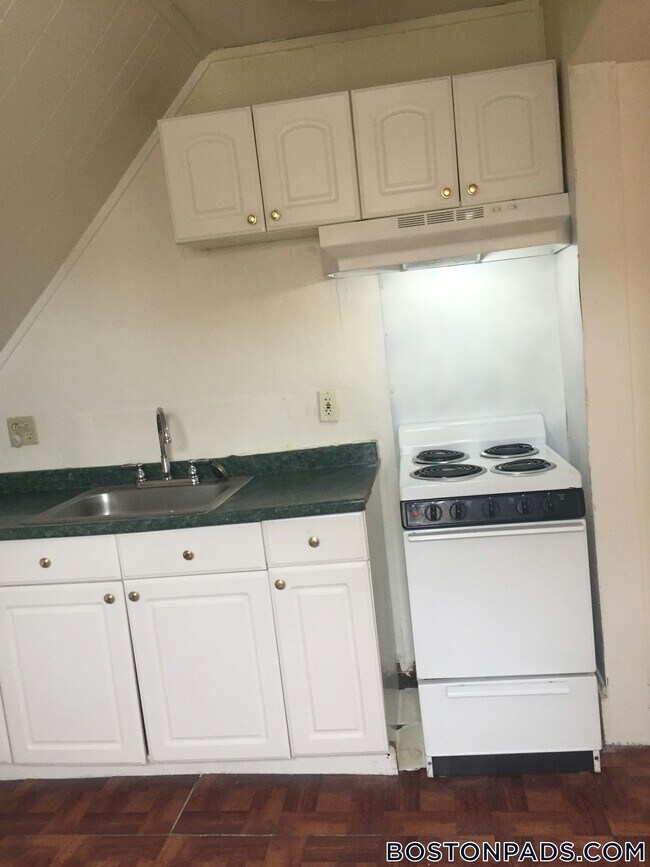 393 Adams St Unit 3, Boston, MA 02122