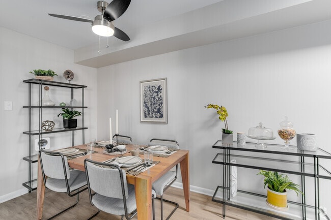 1BR, 1BA - 700SF - Dining Room