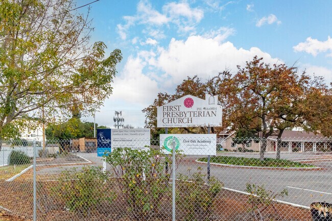 Live Oak Academy is a highly rated school in Santa Clara.