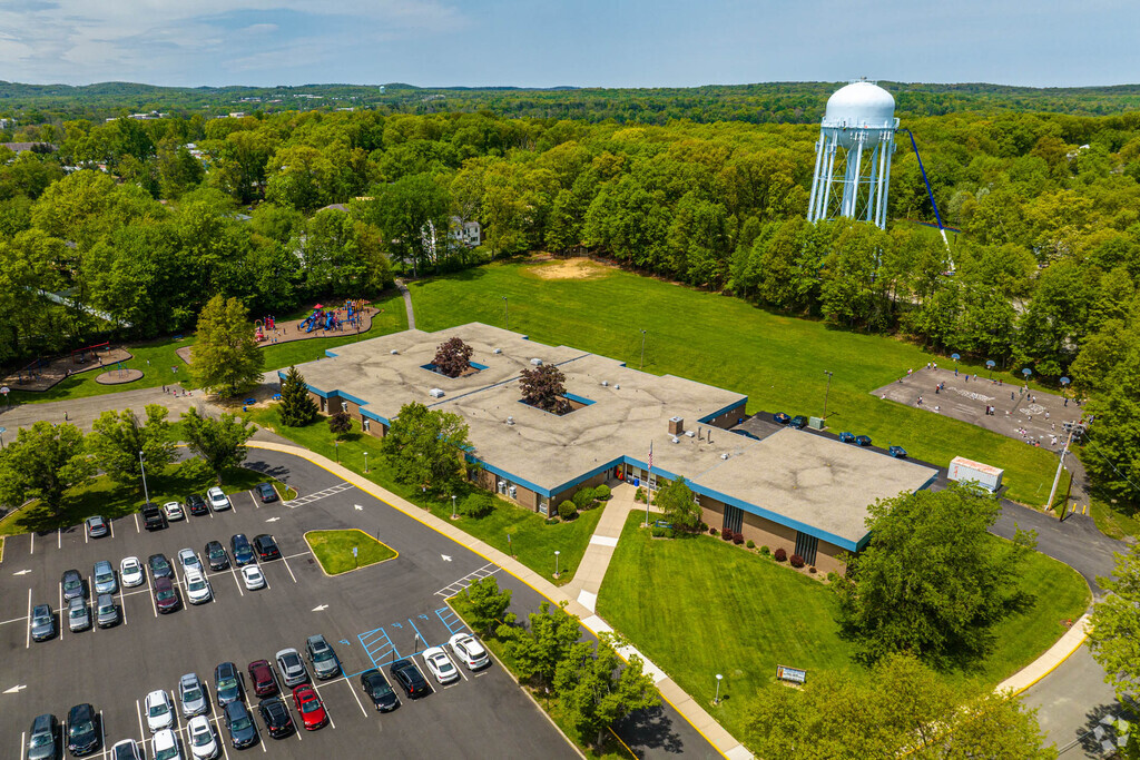 Aerial view of Northvail Elementary School campus in Lake Hiawatha
