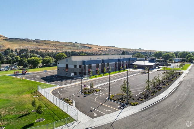 Ridge View Elementary accepts students from the Hansen Park neighborhood.