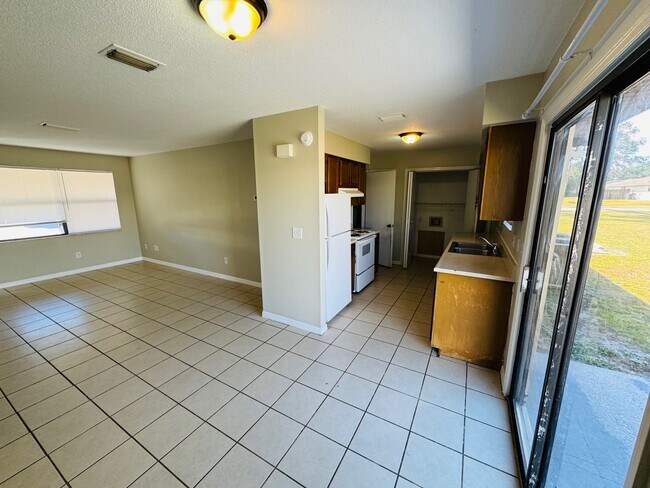 3851 NW Archer St unit 102, Lake City, FL 32055 - photo 6