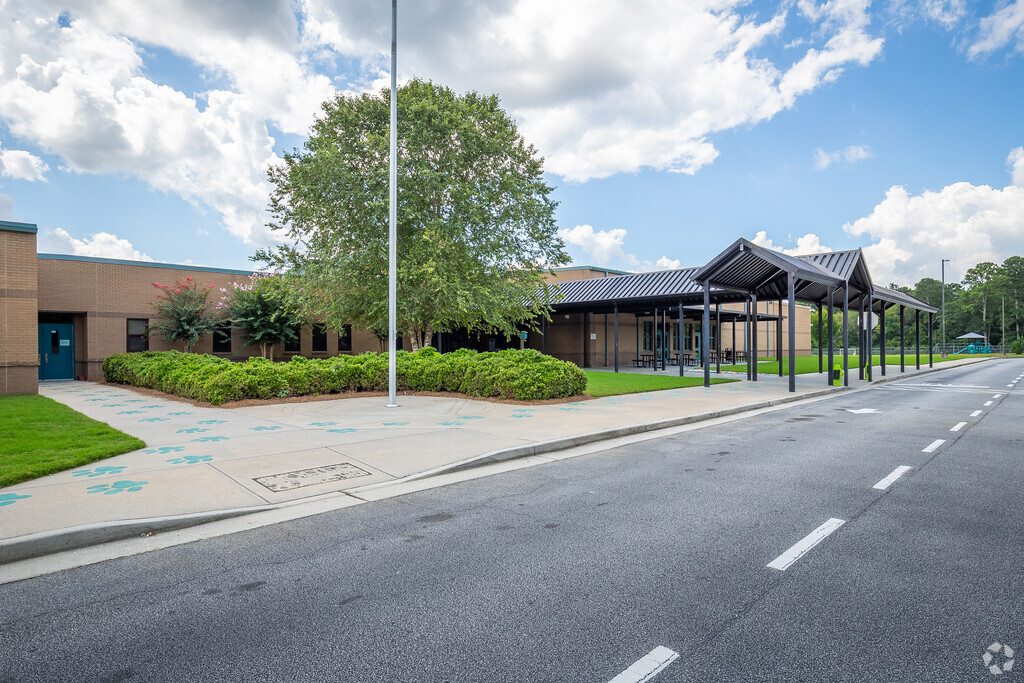 Sharon Elementary School serves grades K-5.