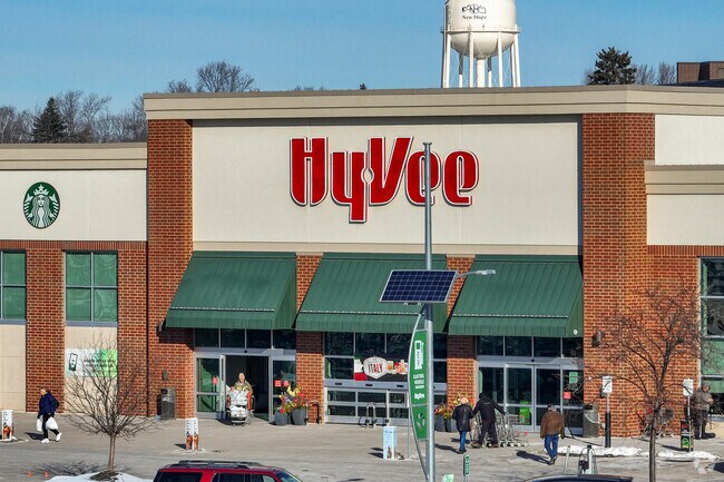 Hy-Vee is one of many grocery store options for residents of the Terra Linda neighborhood.