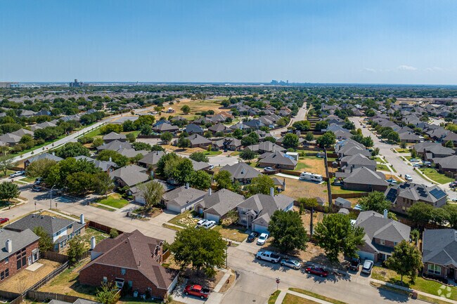 Saginaw is conveniently located in Fort Worth, close to all destinations in the DFW Metroplex.