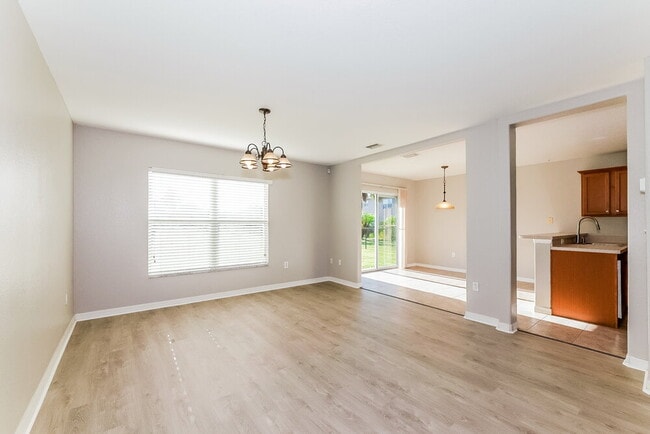 7110 Chatum Light Run, Bradenton, FL 34212 - photo 4