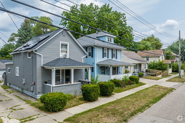 Hyland Street in Hull Court Park is home to various traditional and foursquare-style houses.
