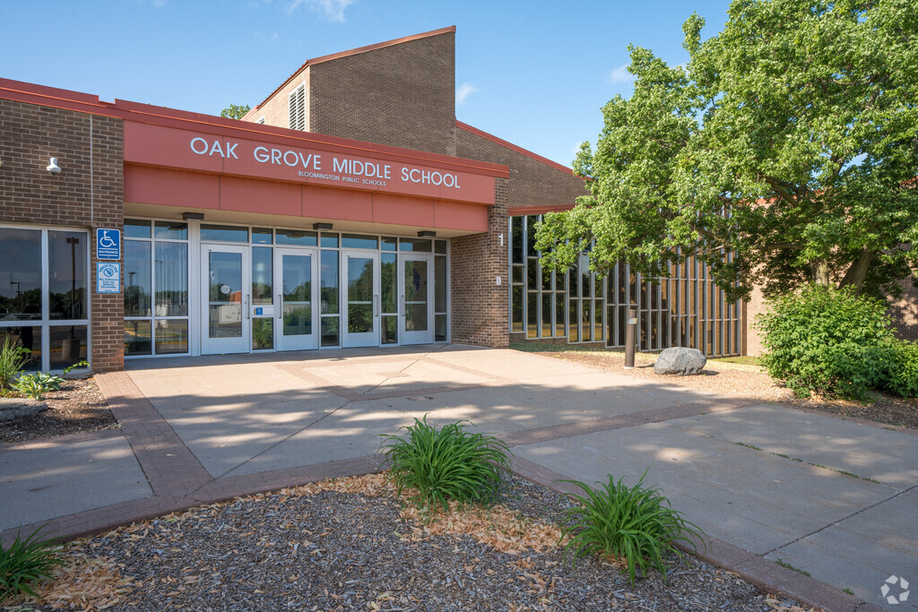 Oak Grove Middle School has a Student  to Teacher ratio of 27 to 1.